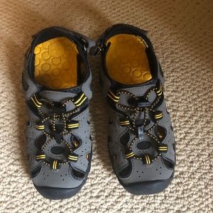 Boys Khombu Closed Toe sandal